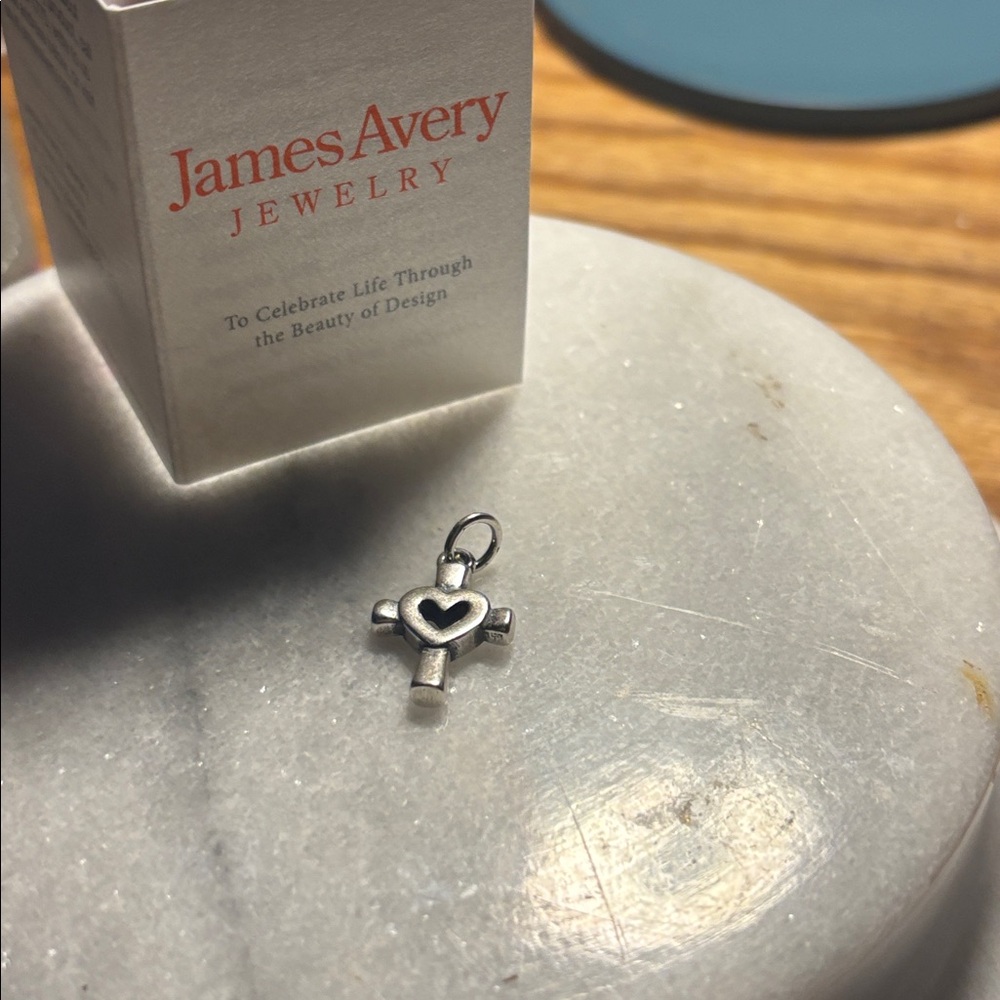 New retired James Avery Centered in Love charm! Beautiful never worn!